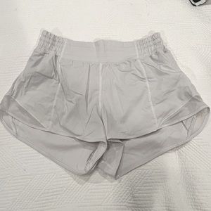 Lululemon High rise Hotty hot shorts 2.5”